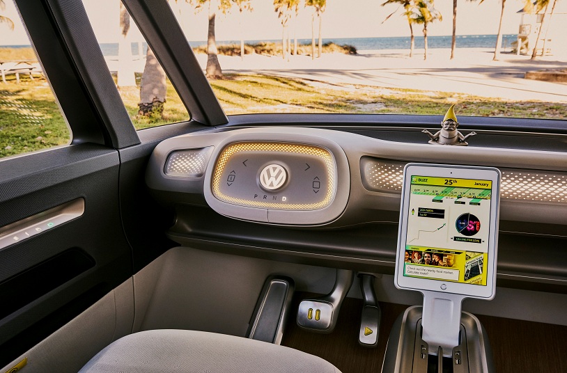 DB2017AU00528_largesm