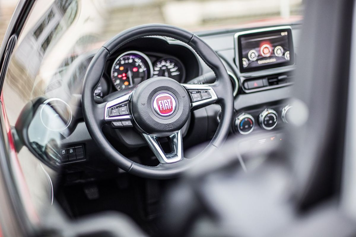 170424_Fiat_124_Spider_sweeps_France_38