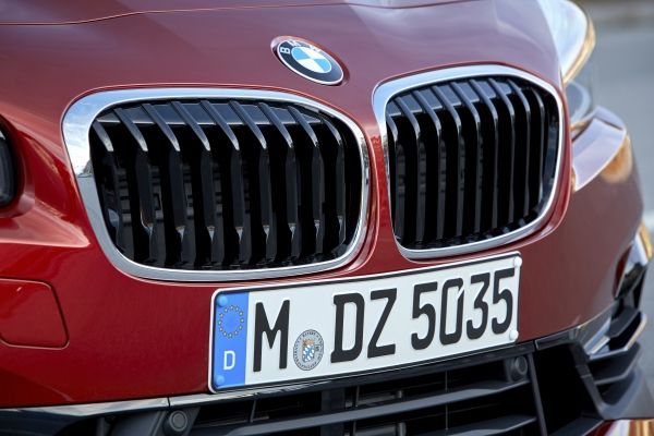 P90288895_lowRes_the-new-bmw-2-series