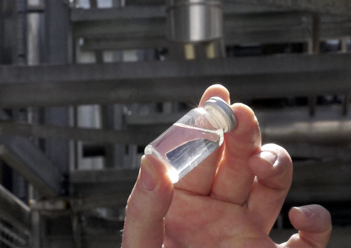 The first batch of Audi e-benzin has been produced by cooperation partner Global Bioenergies.