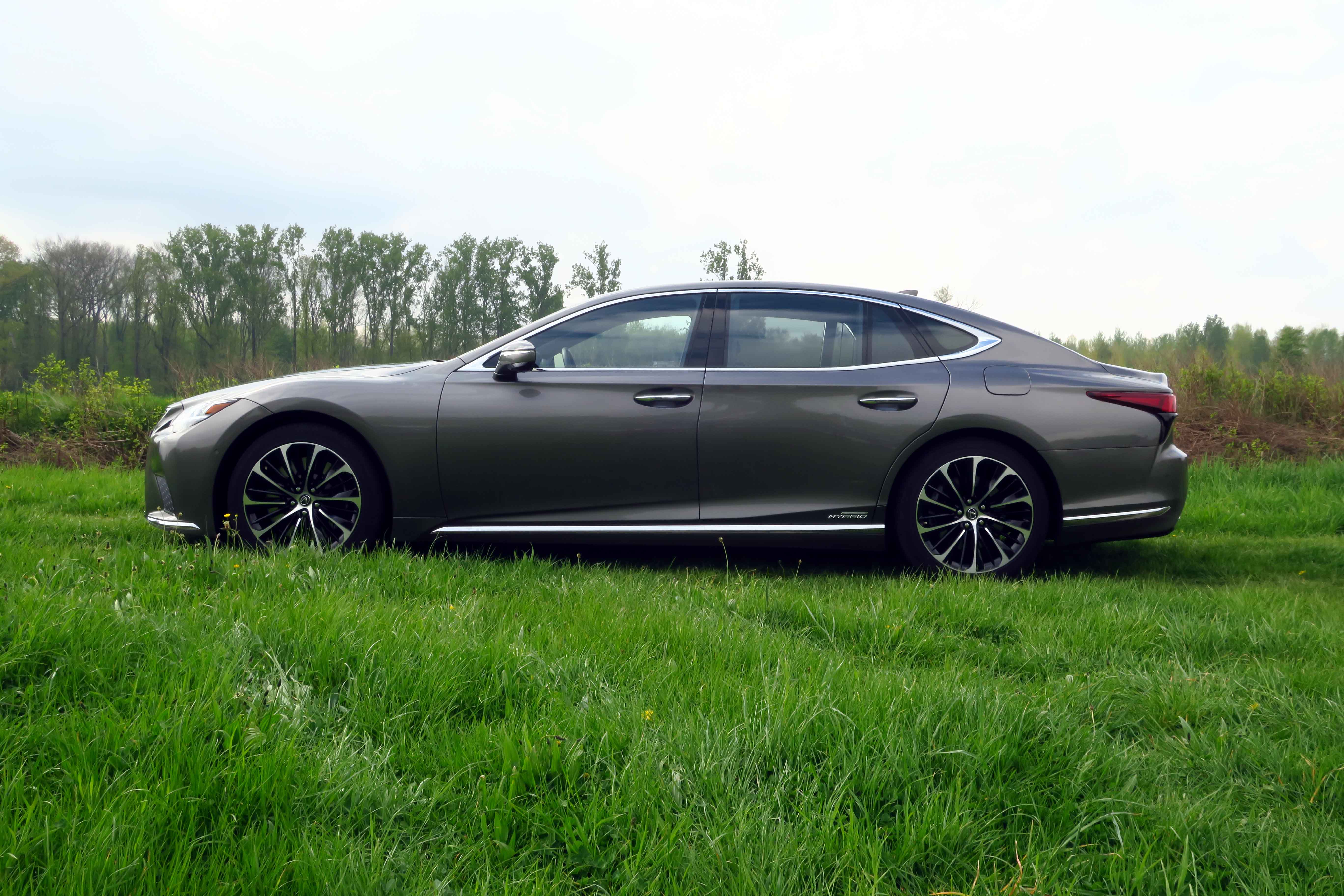 We drove the Lexus 500 LS 4WD: the magic of perfection